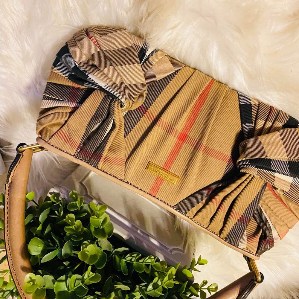 Burberry authentic Elegant Plaid Shoulder Bag